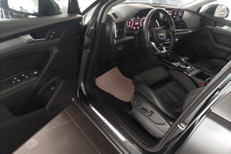 Used Audi Q5L 2022 40T Fashionable and Dynamic Model Interior 3