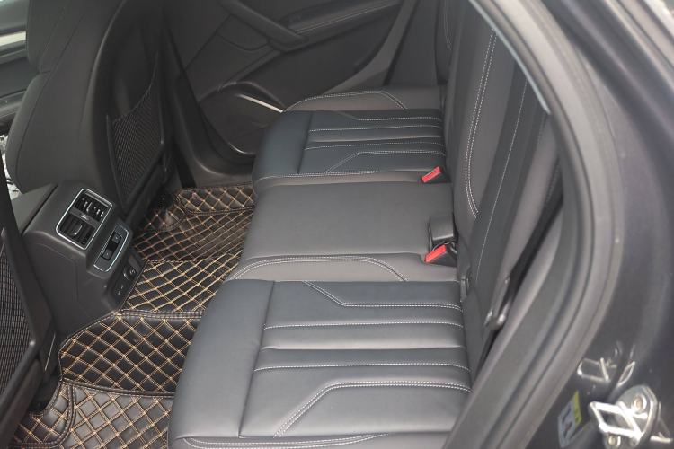Used Audi Q5L 2022 40T Luxury Dynamic Model Interior 4