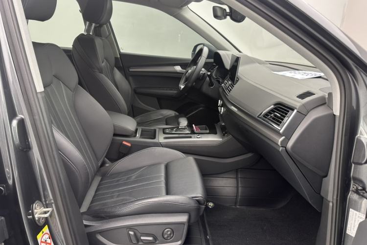 Used Audi Q5L 2022 40T Luxury Dynamic Model Interior 5