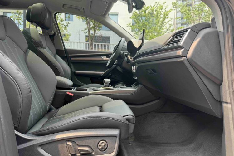 Used Audi Q5L 2022 Updated 40T Luxury Dynamic Edition Interior 9