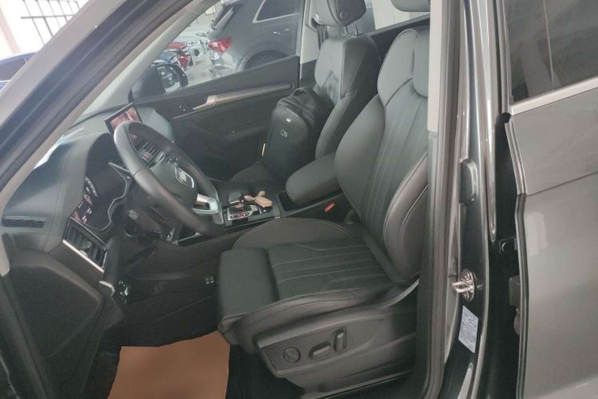 Used Audi Q5L 2022 Updated 40T Luxury Dynamic Edition Left Front Seat