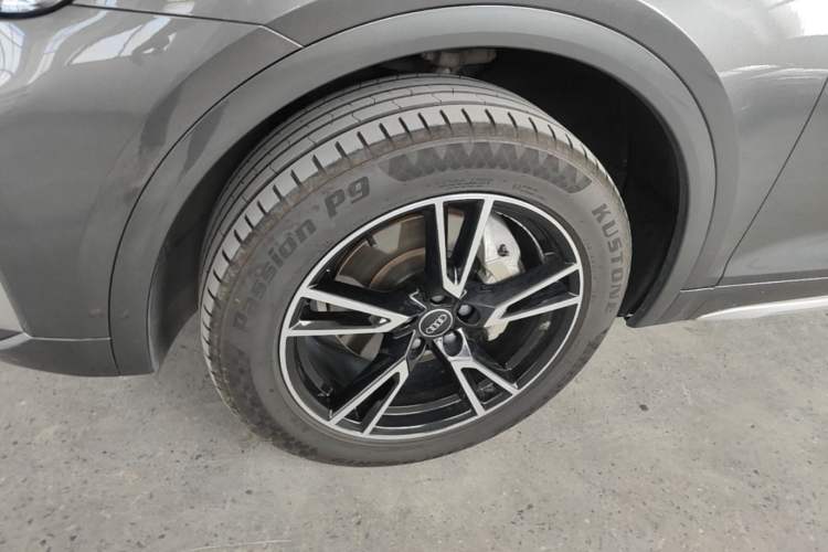 Used Audi Q5L 2022 40T Fashionable and Dynamic Model Left Front Wheel Hub