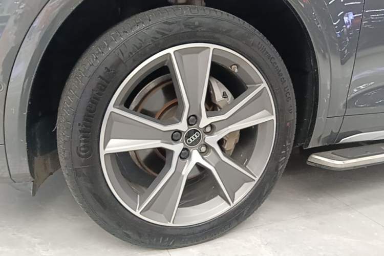 Used Audi Q5L 2022 Updated 45T Luxury Dynamic Version Left Front Wheel Hub