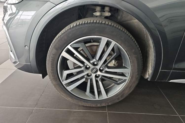 Used Audi Q5L 2022 Updated 45T Luxury Dynamic Version Left Front Wheel Hub