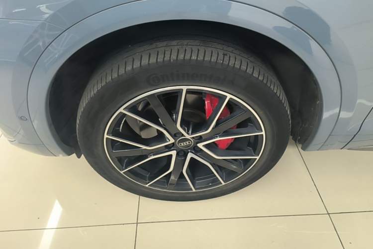 Used Audi Q5L 2022 40T RS Package Performance Model Left Front Wheel Hub