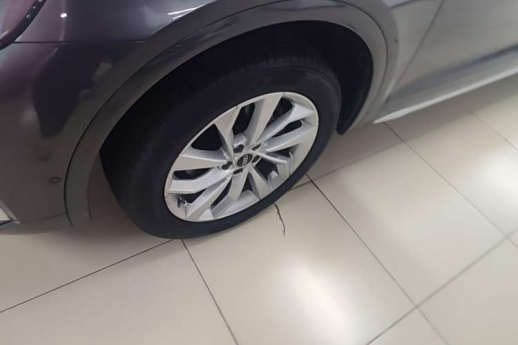 Used Audi Q5L 2022 40T Luxury Dynamic Model Left Front Wheel Hub