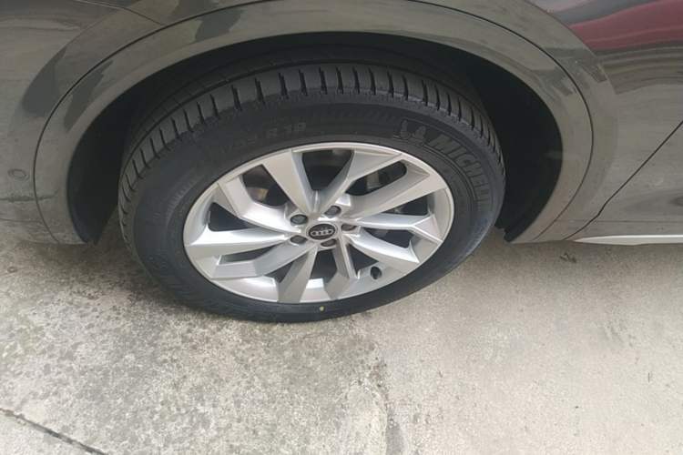 Used Audi Q5L 2022 Updated 40T Luxury Dynamic Edition Left Front Wheel Hub
