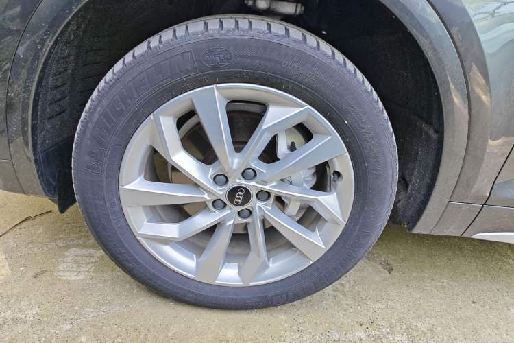 Used Audi Q5L 2022 Updated 40T Luxury Dynamic Edition Left Front Wheel Hub