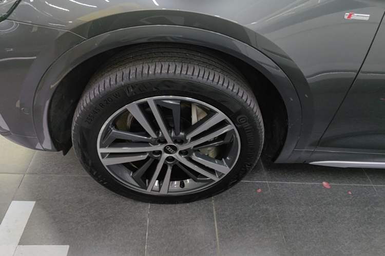 Used Audi Q5L 2022 Updated 40T Luxury Dynamic Edition Left Front Wheel Hub
