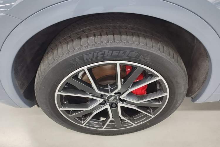 Used Audi Q5L 2022 40T RS Package Performance Model Left Front Wheel Hub