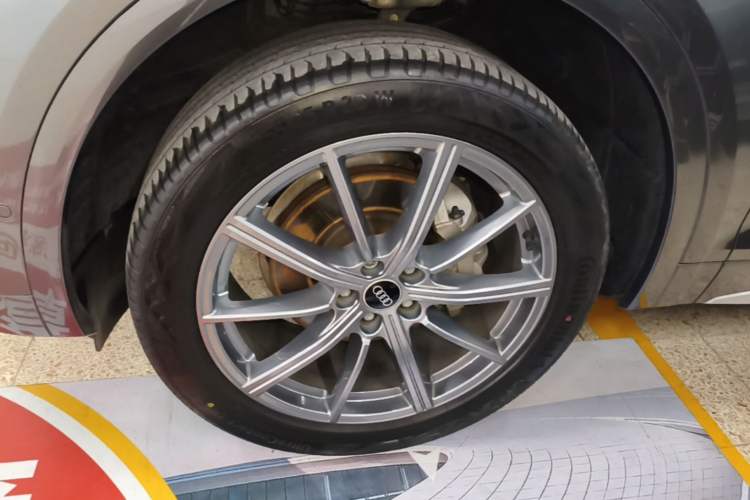 Used Audi Q5L 2022 45T Luxury Dynamic Model Left Front Wheel Hub