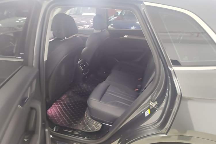 Used Audi Q5L 2022 40T Luxury Dynamic Model Left Rear Seat
