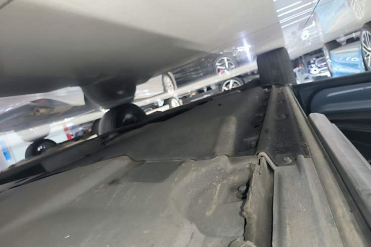 Used Audi Q5L 2022 40T RS Package Performance Model Left Side Sill