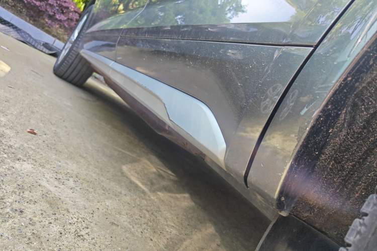 Used Audi Q5L 2022 Updated 40T Luxury Dynamic Edition Left Side Sill