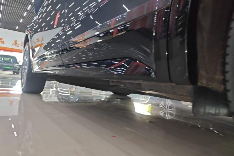 Used Audi Q5L 2022 40T Fashionable and Dynamic Model Left Side Sill