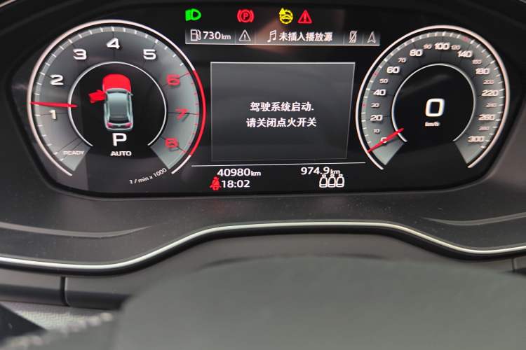 Used Audi Q5L 2022 40T Luxury Dynamic Model Odometer Close Up
