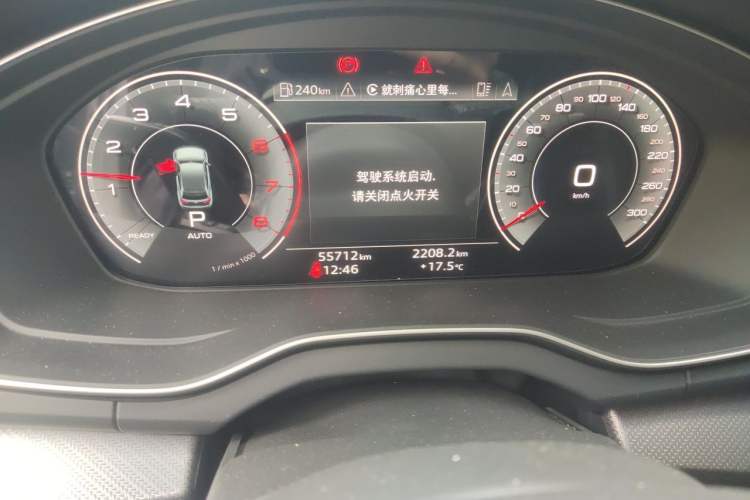 Used Audi Q5L 2022 40T Luxury Dynamic Model Odometer Close Up