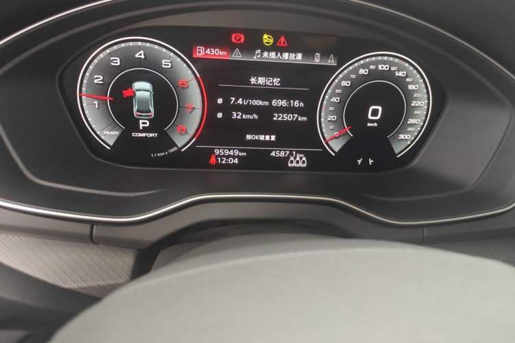Used Audi Q5L 2022 40T Luxury Dynamic Model Odometer Close Up