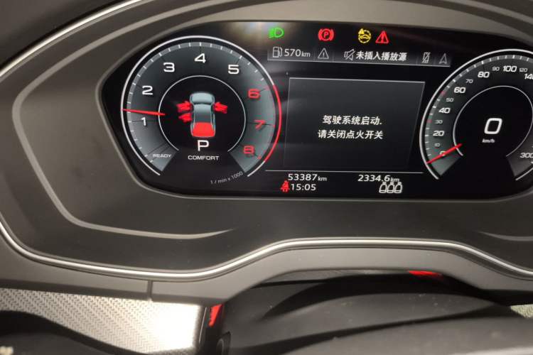 Used Audi Q5L 2022 40T Luxury Dynamic Model Odometer Close Up
