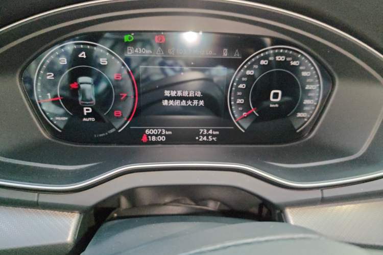 Used Audi Q5L 2022 40T Fashionable and Elegant Model Odometer Close Up