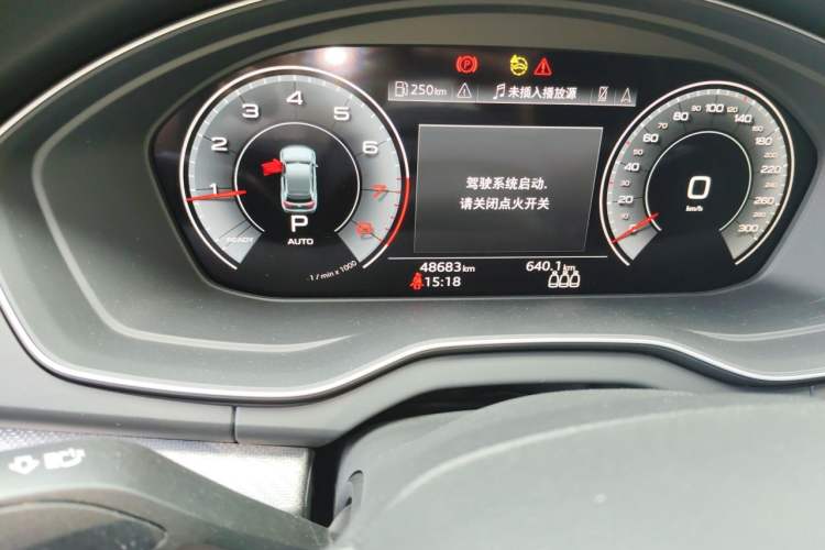Used Audi Q5L 2022 45T Luxury Dynamic Model Odometer Close Up