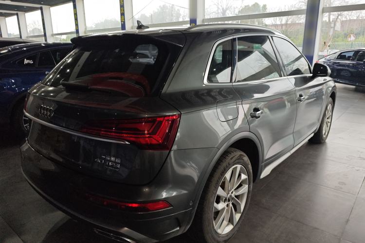 Used Audi Q5L 2022 40T Luxury Dynamic Model Rear Right 45 Deg