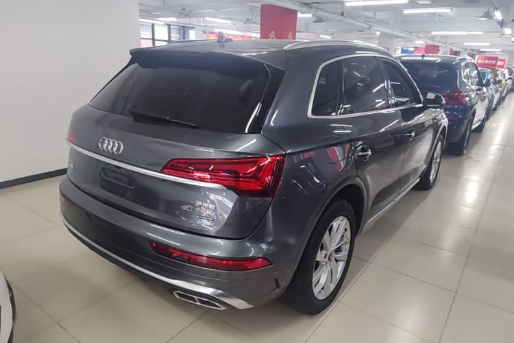 Used Audi Q5L 2022 40T Luxury Dynamic Model Rear Right 45 Deg