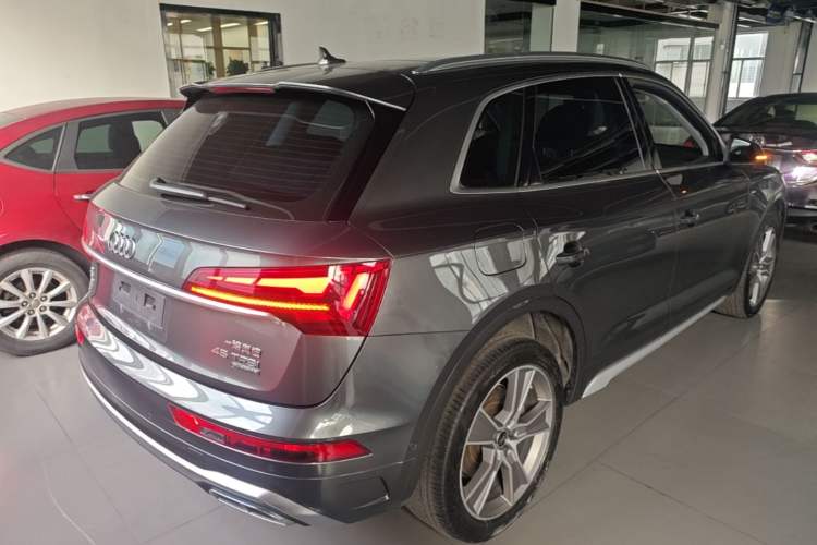 Used Audi Q5L 2022 45T Luxury Dynamic Model Rear Right 45 Deg