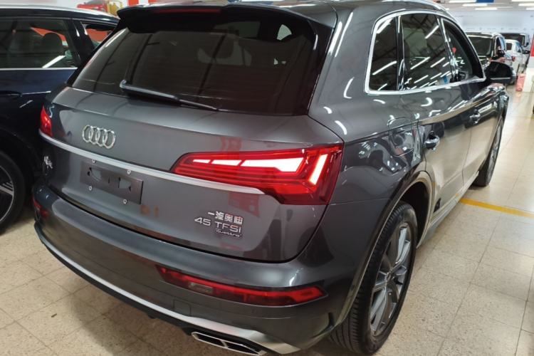 Used Audi Q5L 2022 45T Luxury Dynamic Model Rear Right 45 Deg