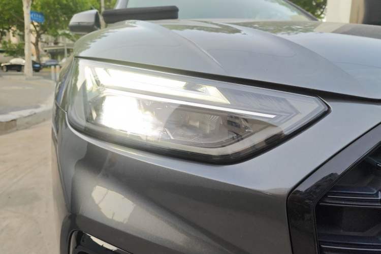 Used Audi Q5L 2022 40T Fashionable and Elegant Model Right Front Headlight