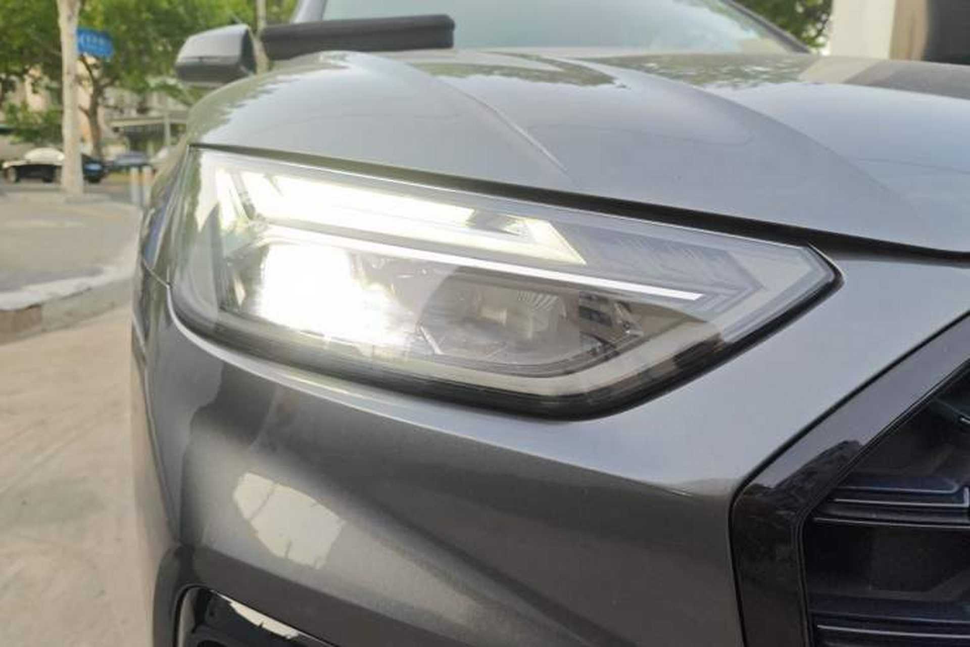Used Audi Q5L 2022 40T Fashionable and Elegant Model Right Front Headlight