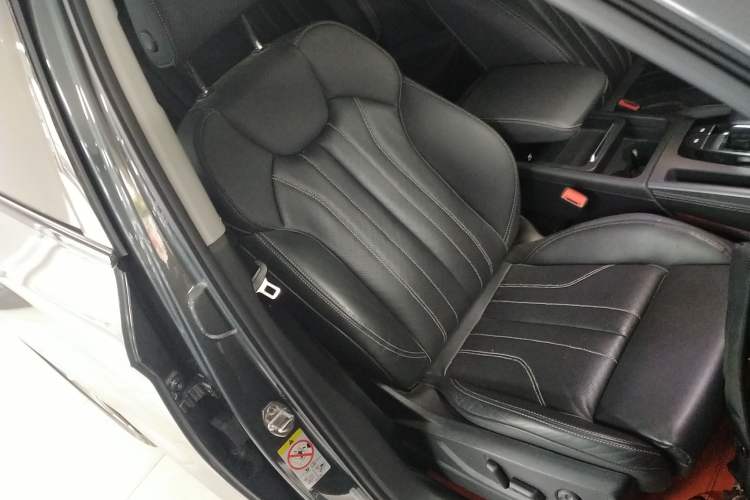 Used Audi Q5L 2022 45T Luxury Dynamic Model Right Front Seat