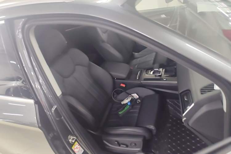 Used Audi Q5L 2022 40T Luxury Dynamic Model Right Front Seat