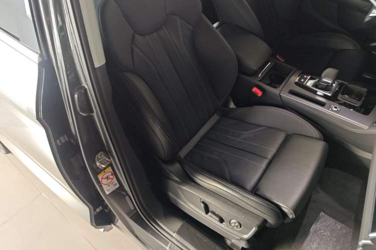 Used Audi Q5L 2022 45T Luxury Dynamic Model Right Front Seat
