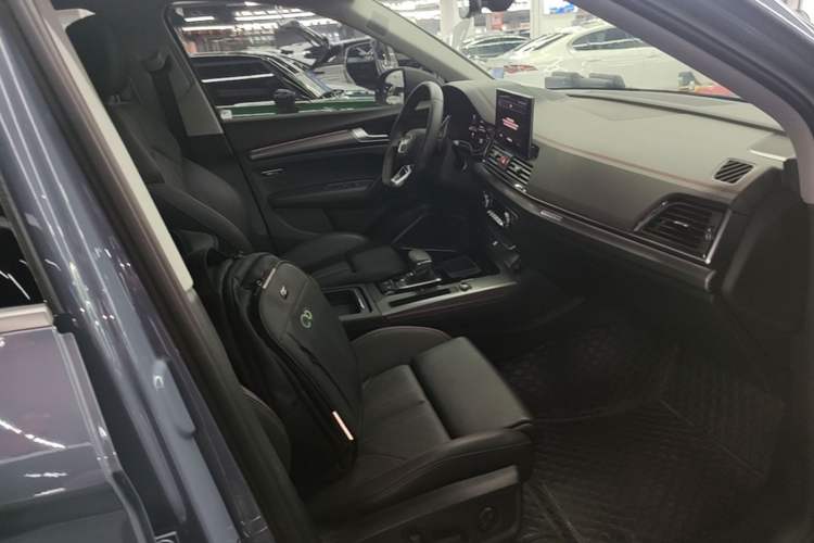 Used Audi Q5L 2022 40T RS Package Performance Model Right Front Seat