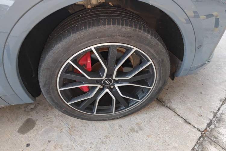 Used Audi Q5L 2022 40T RS Package Performance Model Right Front Wheel Hub