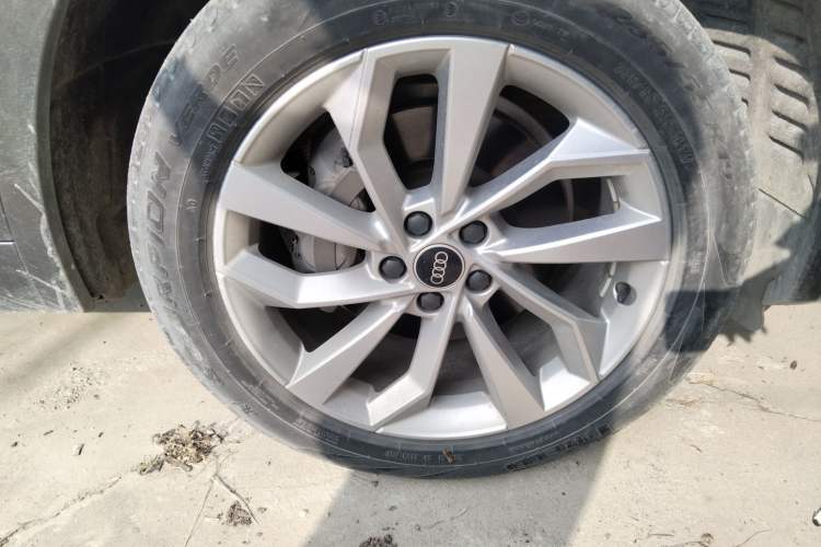 Used Audi Q5L 2022 40T Luxury Dynamic Model Right Front Wheel Hub