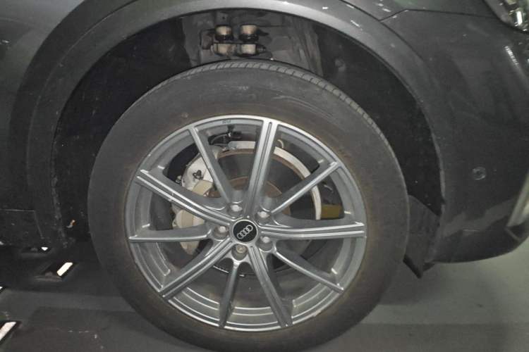 Used Audi Q5L 2022 Updated 45T Luxury Dynamic Version Right Front Wheel Hub