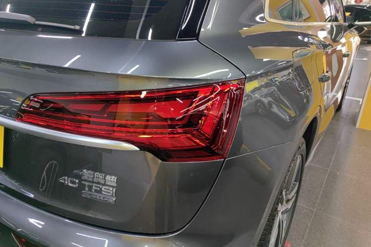 Used Audi Q5L 2022 Updated 40T Luxury Dynamic Edition Right Rear Taillight
