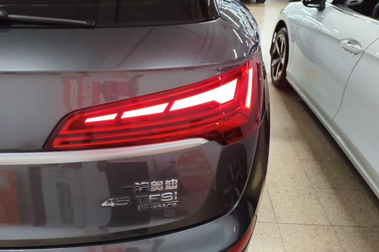 Used Audi Q5L 2022 45T Luxury Dynamic Model Right Rear Taillight
