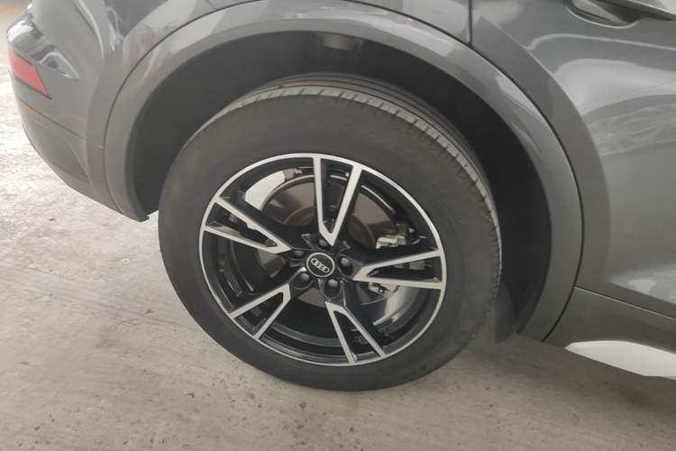 Used Audi Q5L 2022 40T Fashionable and Dynamic Model Right Rear Wheel Hub