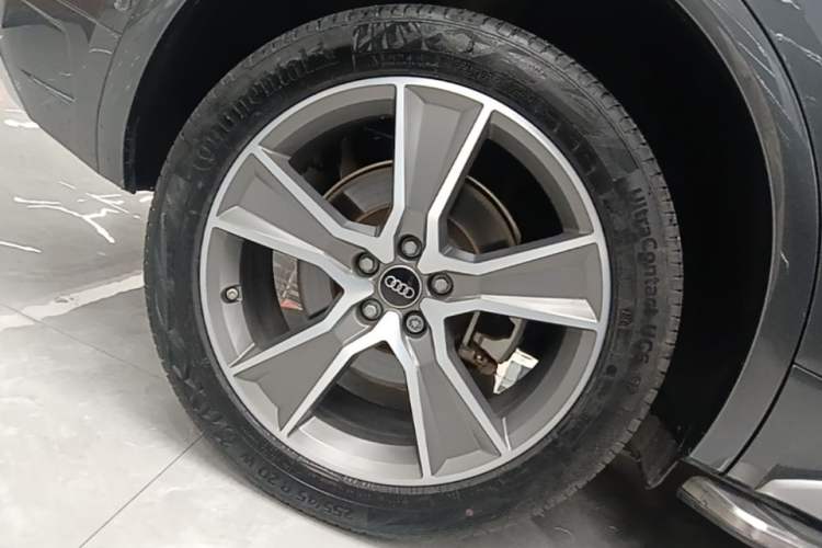 Used Audi Q5L 2022 Updated 45T Luxury Dynamic Version Right Rear Wheel Hub