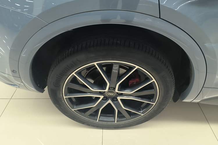 Used Audi Q5L 2022 40T RS Package Performance Model Right Rear Wheel Hub