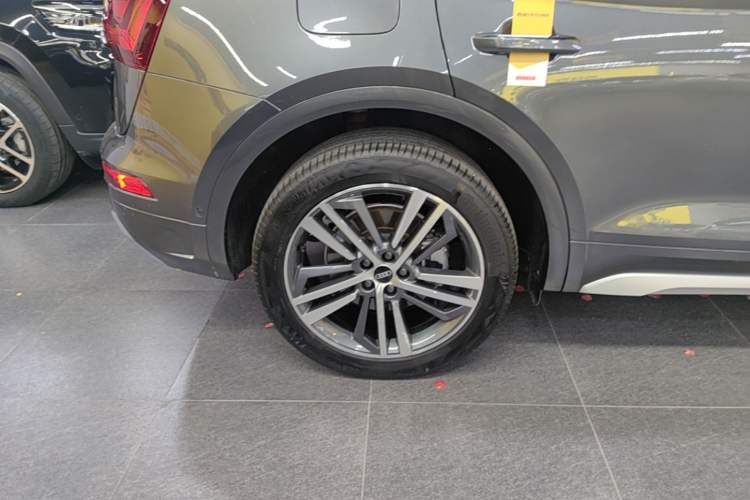 Used Audi Q5L 2022 Updated 40T Luxury Dynamic Edition Right Rear Wheel Hub