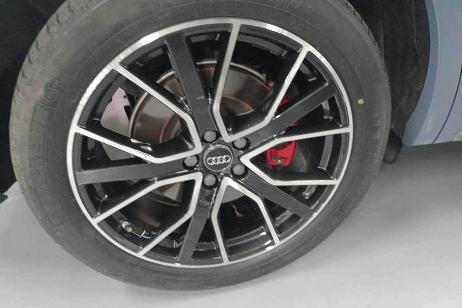 Used Audi Q5L 2022 40T RS Package Performance Model Right Rear Wheel Hub