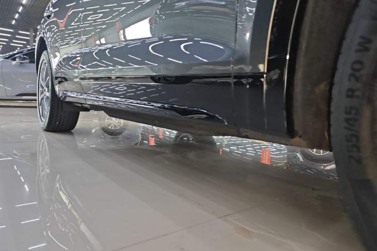 Used Audi Q5L 2022 40T Fashionable and Dynamic Model Right Side Sill