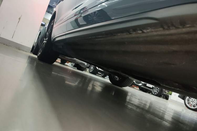 Used Audi Q5L 2022 40T RS Package Performance Model Right Side Sill