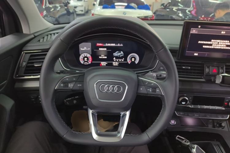 Used Audi Q5L 2022 40T Fashionable and Dynamic Model Steering Wheel