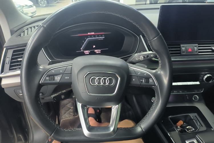 Used Audi Q5L 2022 40T Luxury Dynamic Model Steering Wheel