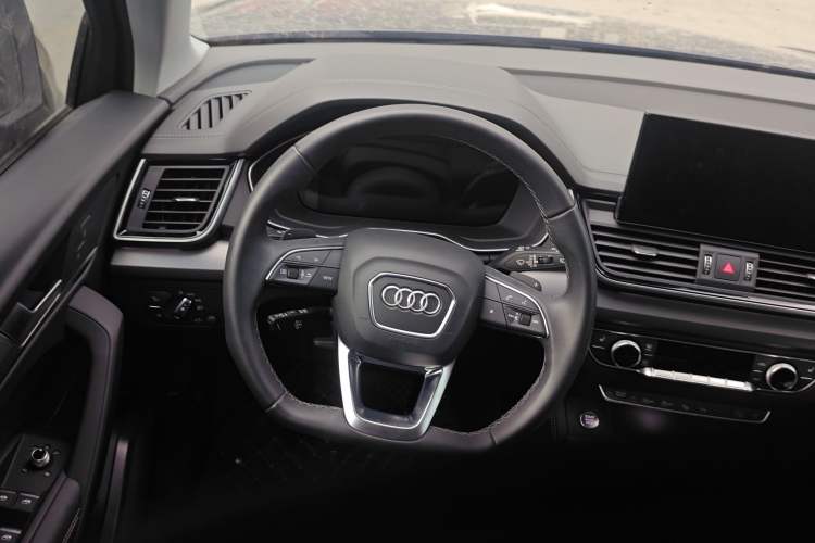 Used Audi Q5L 2022 40T Luxury Dynamic Model Steering Wheel